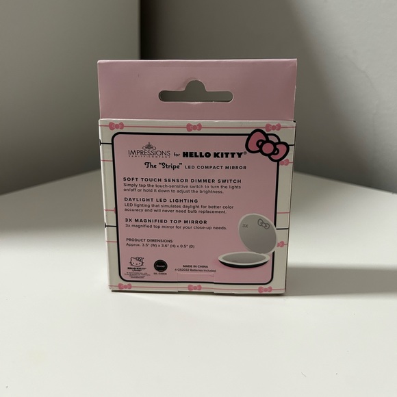 Hello Kitty Impressions Led Compact Mirror - Picture 2 of 2